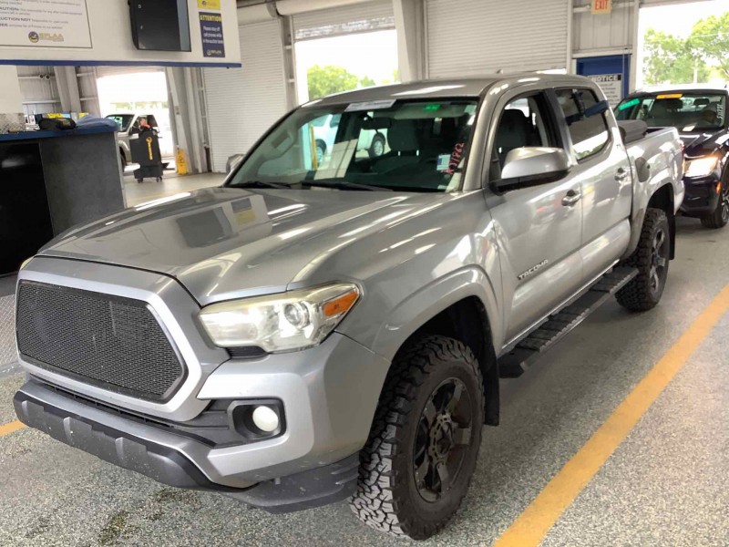 2016 toyota tacoma  - $18500