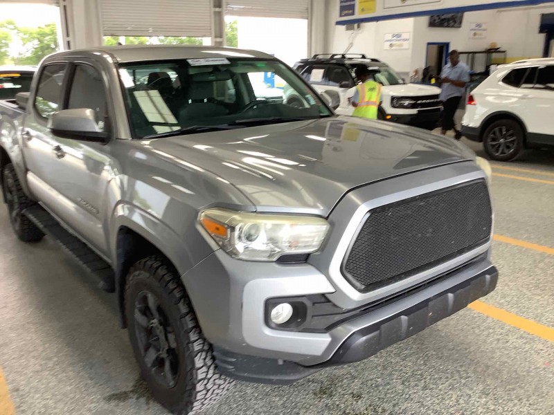 2016 toyota tacoma  - $18,500