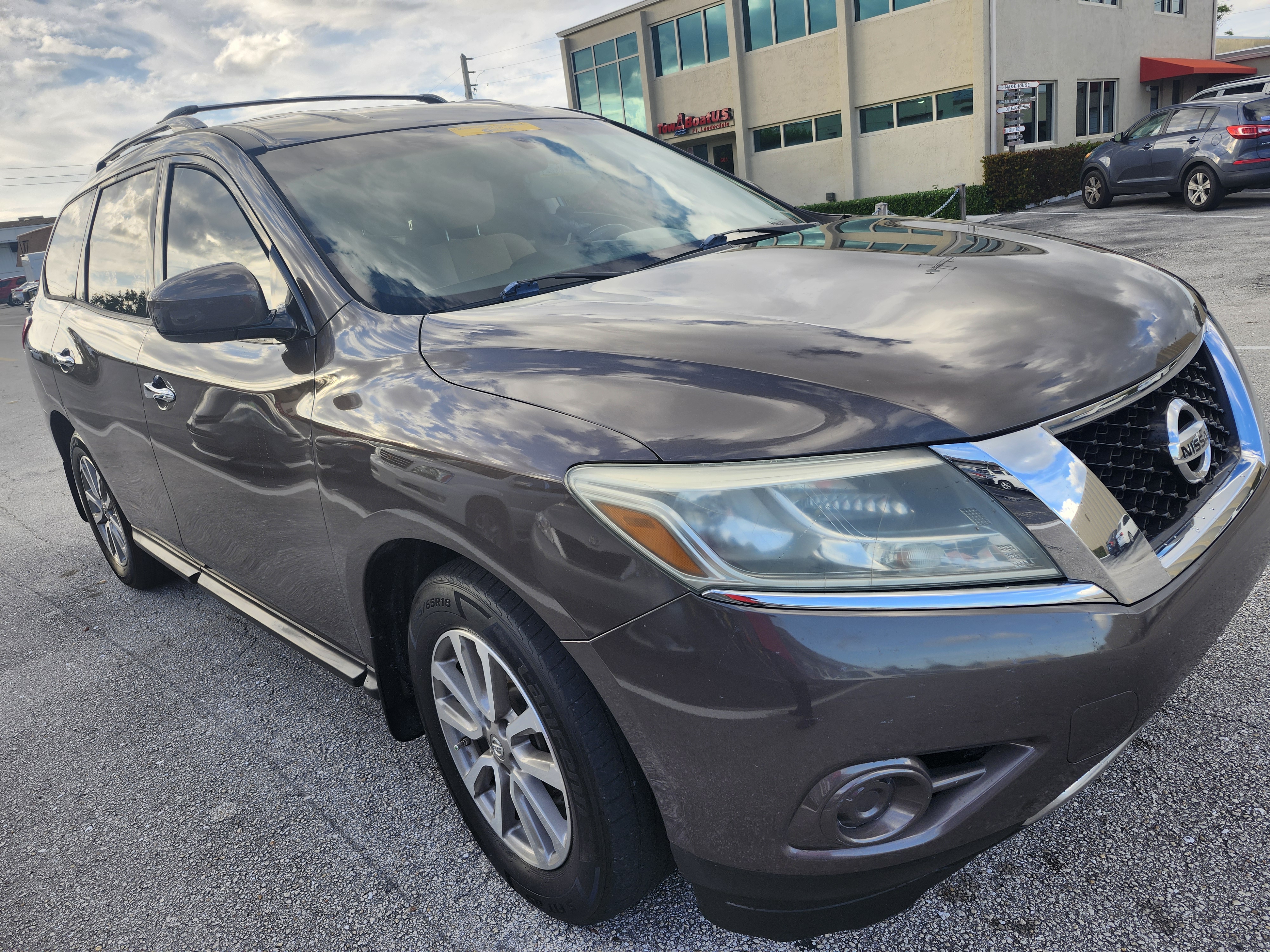 2016 nissan pathfinder  - $