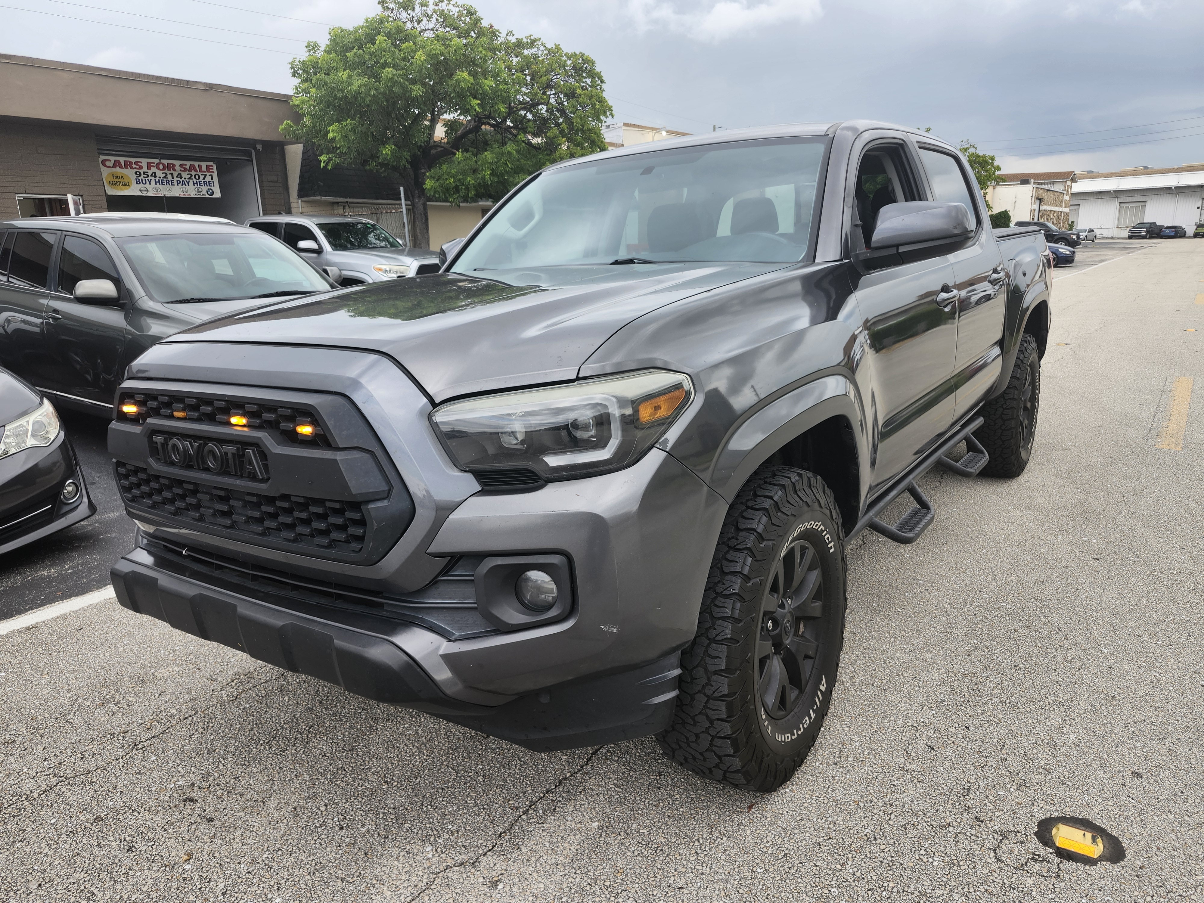 2017 toyota tacoma  - $17900